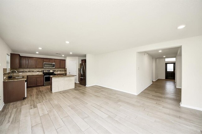 Building Photo - 3302 Regal Park Ln