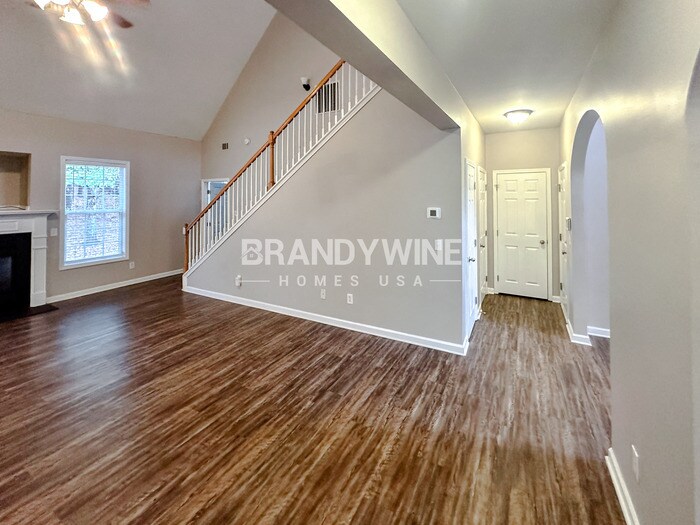 Building Photo - 527 Greyhawk Way