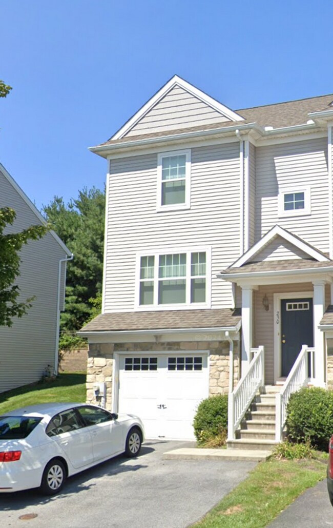 Building Photo - Beautiful 3-Bedroom Home in Penn Manor Sch...