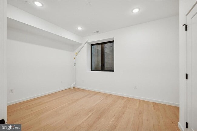 Building Photo - 871 N 20th St