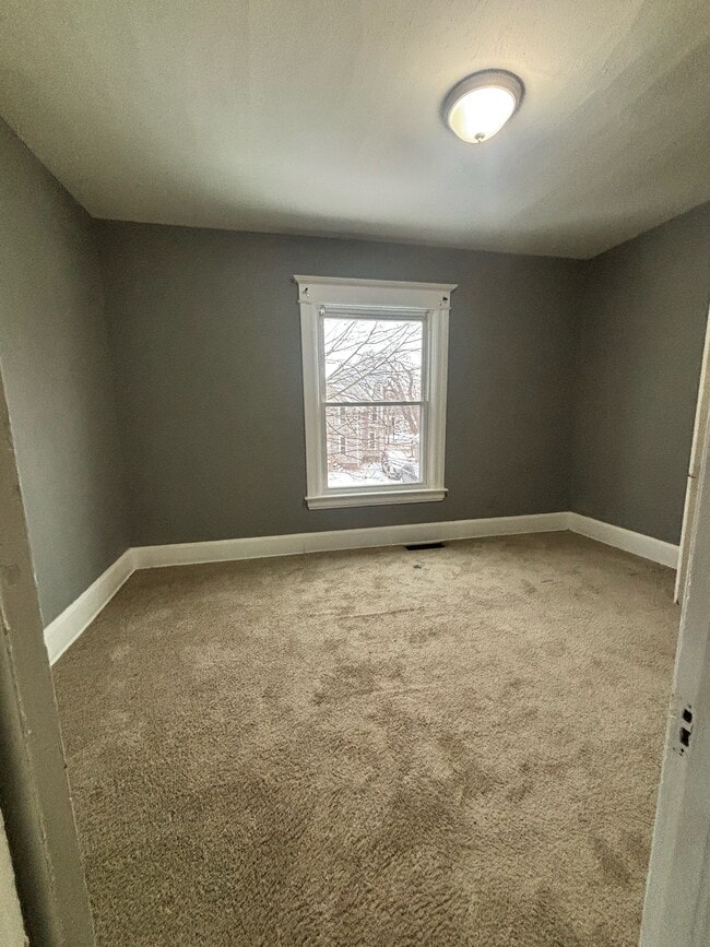 Building Photo - 1810 Hutchins Ave