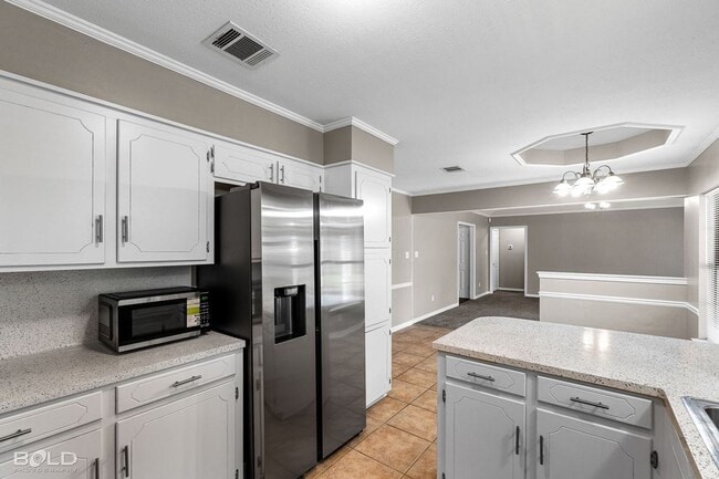 Building Photo - 2542 Spruce Dr