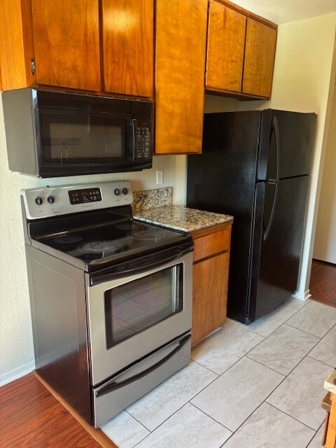 Kitchen - 445 Almond Dr