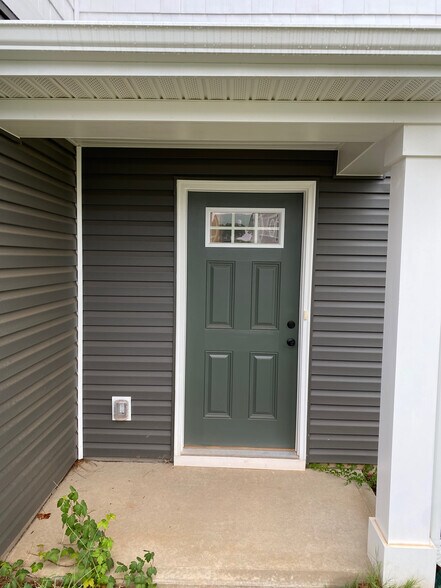 Building Photo - Room in House on Rustling Pines Ct