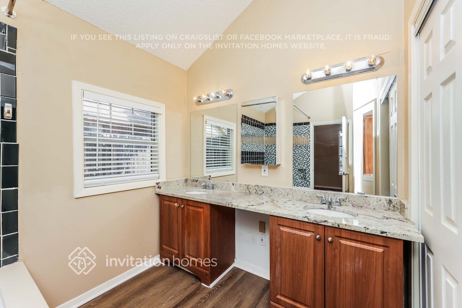 Building Photo - 3216 Cliffview Dr