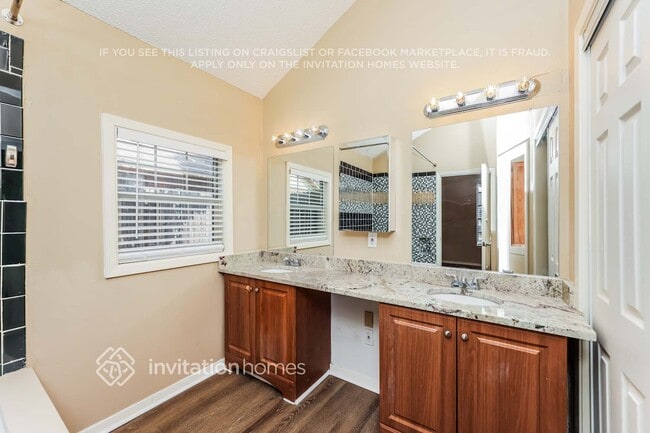 Building Photo - 3216 Cliffview Dr