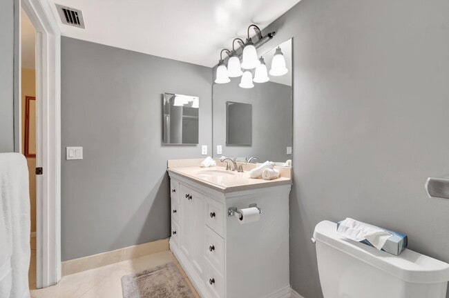 Building Photo - 4049 Wolverton C