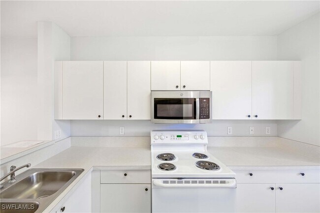 Building Photo - 7823 Regal Heron Cir