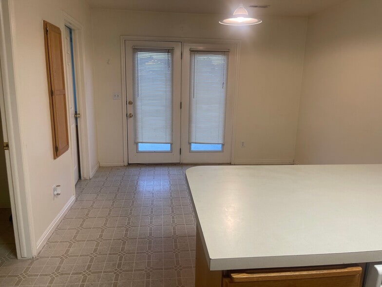 Building Photo - 1545 Talon Dr