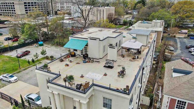 Building Photo - 721 N State St