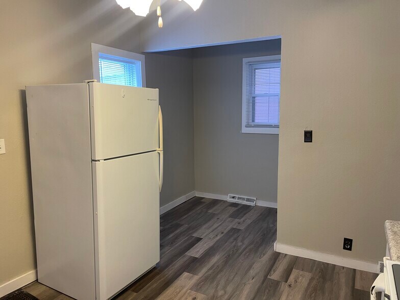 Building Photo - 403 W 3rd St