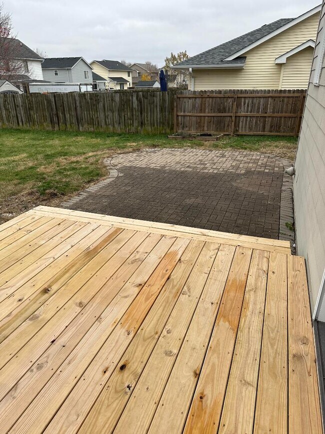 Building Photo - 658 Meadow Cir