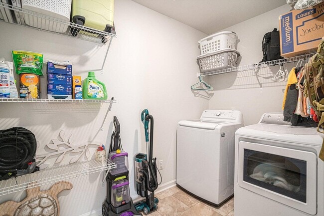 Building Photo - 252 Hyrne Dr