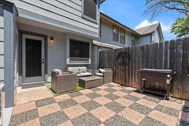 Building Photo - 1411 Gracy Farms Ln