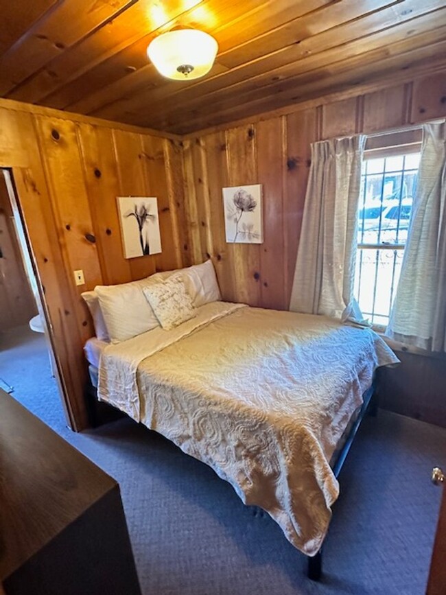 Building Photo - Cozy 2Bd Cabin! Available now for a 3-6 mo...