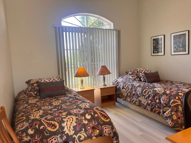 Building Photo - Modern 2BD/2BA Condo in Gondola Park