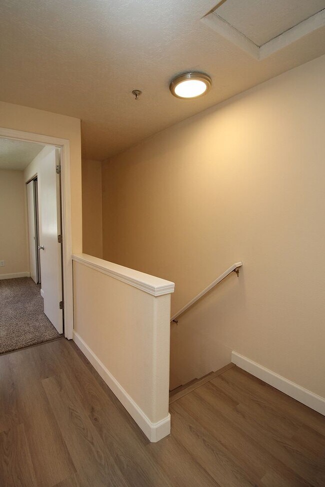 Building Photo - 17-23 SE 127th Ave