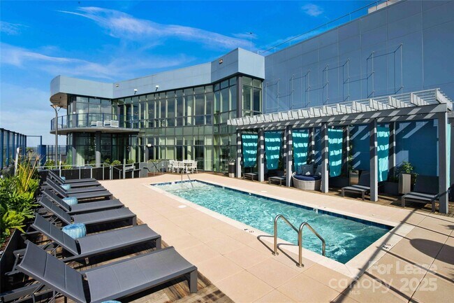 Building Photo - 225 S Poplar St