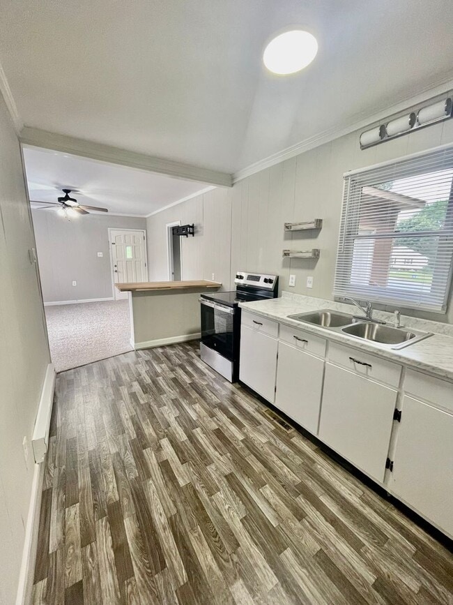 Building Photo - Don't miss out on this  2 bedroom 1 bath home . Located in Lincolnton .