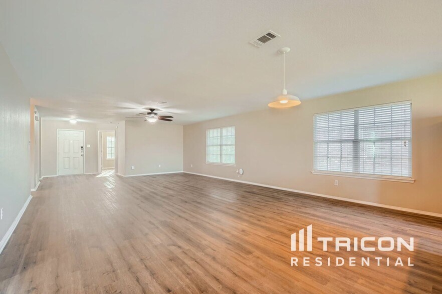 Building Photo - 114 Pinto Dr