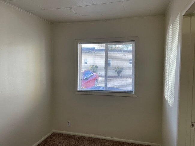 Building Photo - Cute 1 Bedroom 1 Bath Apartment