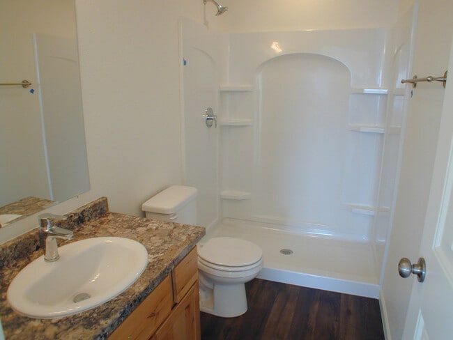 Building Photo - House For Lease