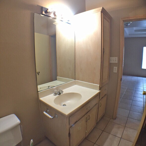 Building Photo - 3802 Clavel St