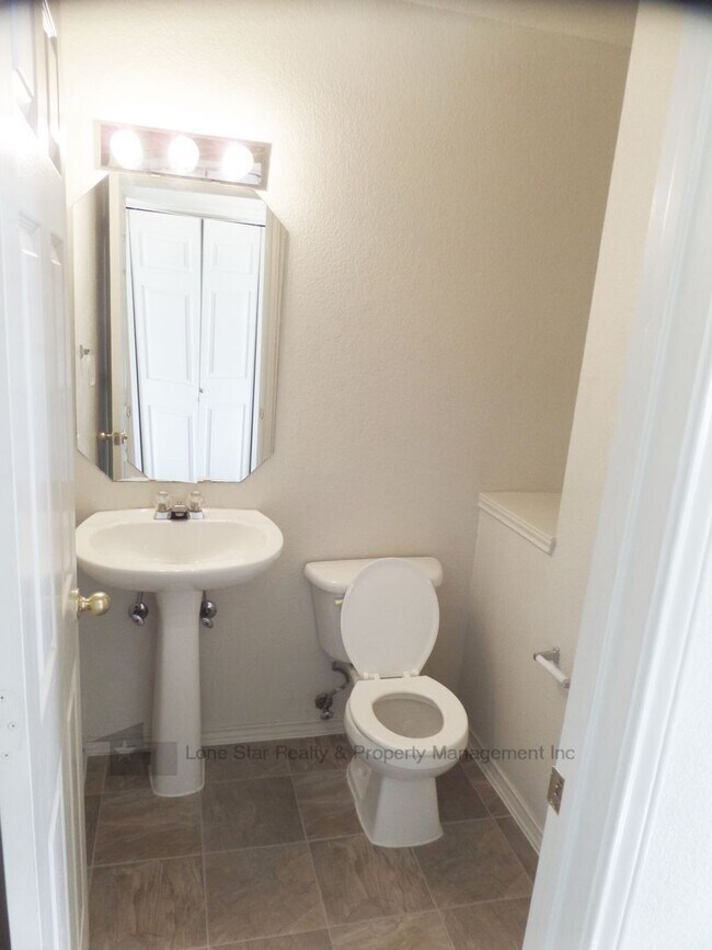 Building Photo - 3-Bedroom Duplex for Rent in Killeen