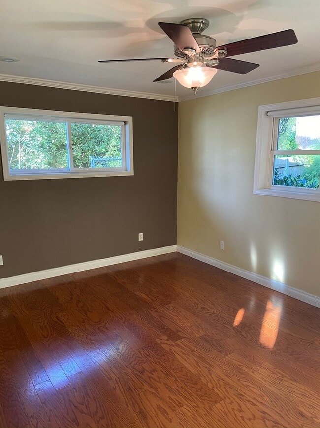 Building Photo - Classic Updated Home Near Whatcom Falls!