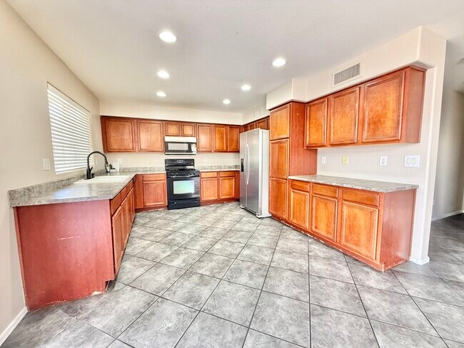 Building Photo - Amazing 4-Bedroom, 3-Bathroom home For Rent in Laveen!!