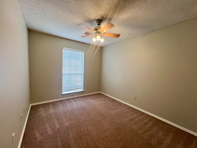 Building Photo - 9300 Buttonwood Ave