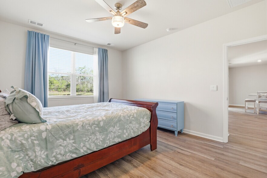 Building Photo - 114 Brooks Dr