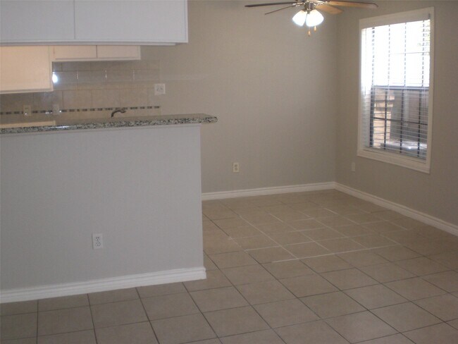 Building Photo - 12660 Ashford Point Dr