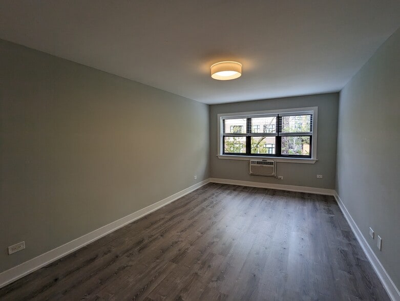Building Photo - 503 W Barry Ave