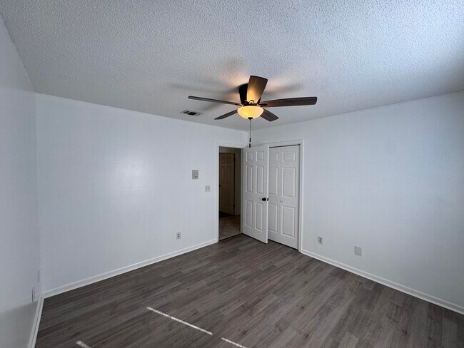 Building Photo - 6868 E Bay Blvd