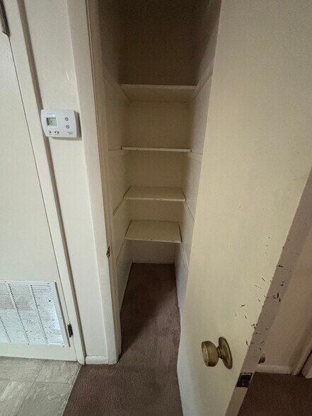 Building Photo - 256 N Berthe Ave