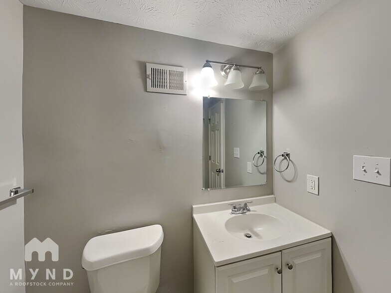 Building Photo - 2616 Fieldstone View Ln SE