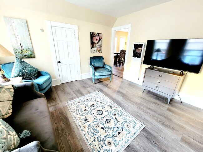 Building Photo - 2115 N 11th St