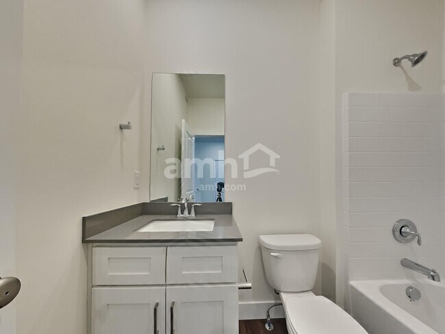 Building Photo - 9500 Aviara St