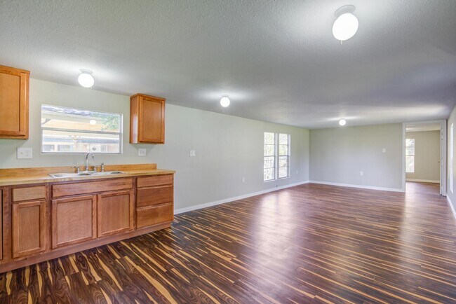 Building Photo - 1809 W Sidnor St