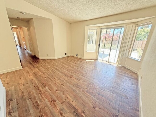 Building Photo - Single Story Evergreen Home at the Middle of a Cul-De-Sac!