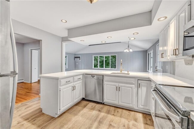 Building Photo - 4 Cranbury Woods Rd