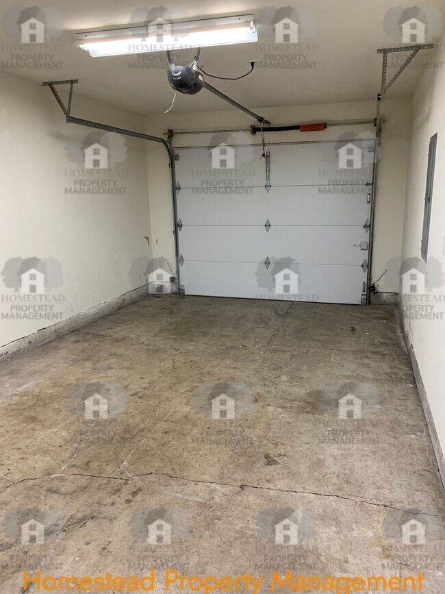 Building Photo - 411