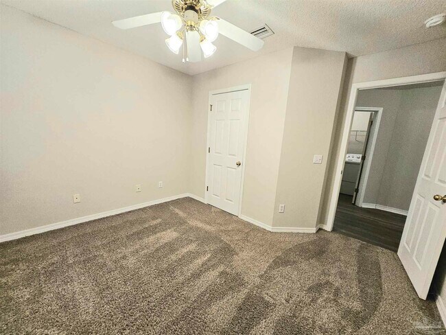 Building Photo - 3331 Two Sisters Wy