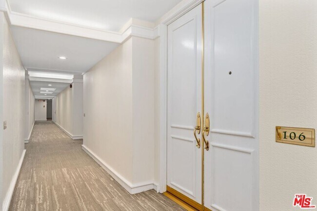 Building Photo - 1131 Alta Loma Rd