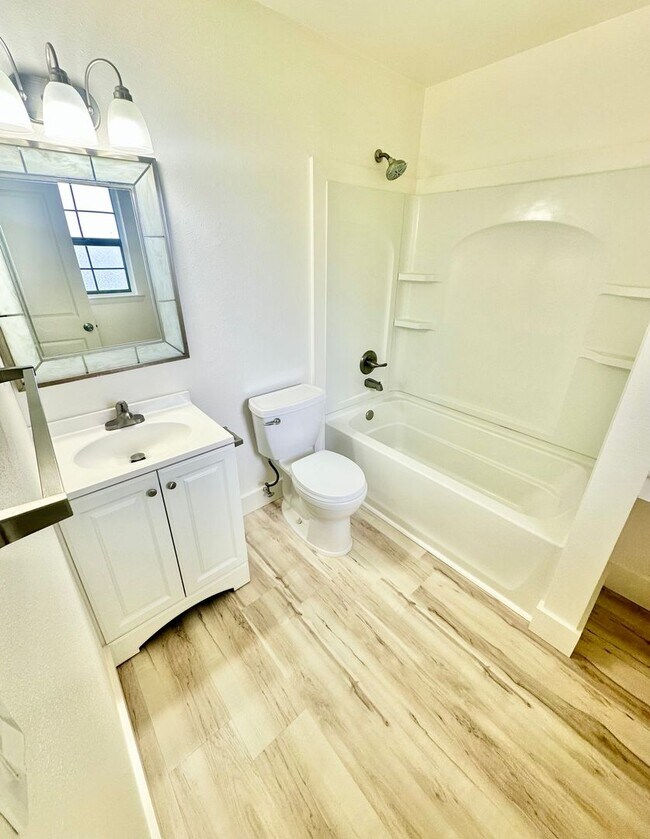 Building Photo - Nice 4 Bedroom 2 Bath House for Rent!