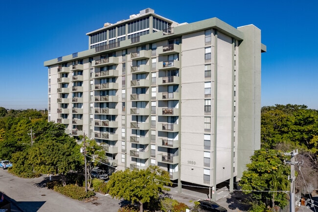 Building Photo - Forest Place