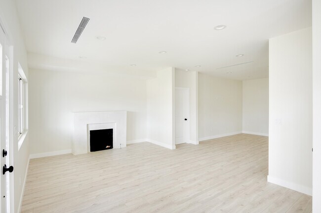 Building Photo - 1236 N Reese Pl