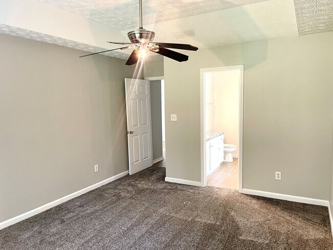 Building Photo - Welcome to this charming 3-bedroom, 2-bath...