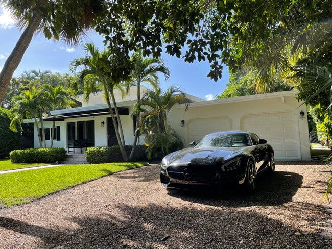 Primary Photo - 705 SE Atlantic Dr